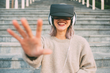 Virtual Reality  - © AdobeStock_419888588